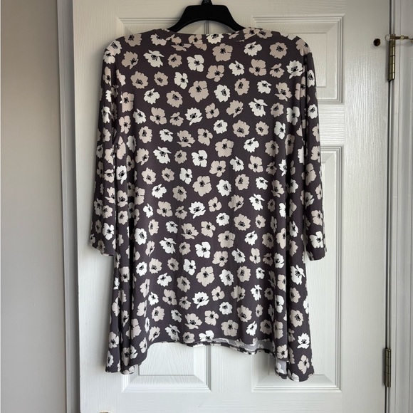 Anne Klein Black and White Floral Blouse - Picture 2 of 2